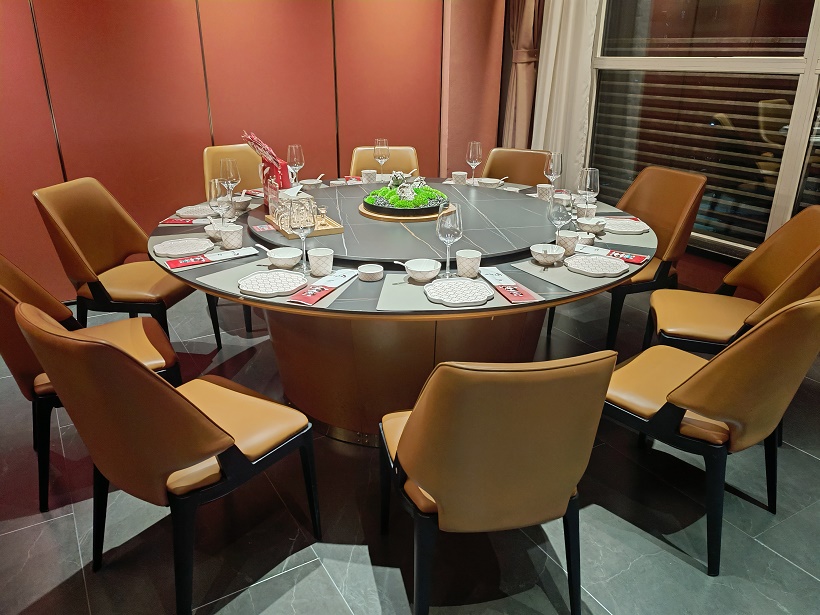 餐廳的桌椅為什么是又笨又重的 餐廳的桌椅為什么是又笨又重的