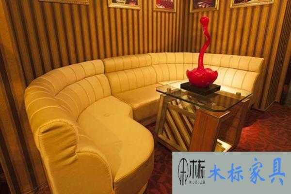 卡座沙發定制如何選擇適合的沙發廠家 