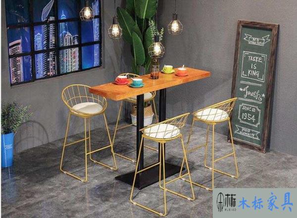 板式家具定制如何判斷板材優(yōu)劣?教你選家具材質(zhì) 板式家具定制如何判斷板材優(yōu)劣?教你選家具材質(zhì)